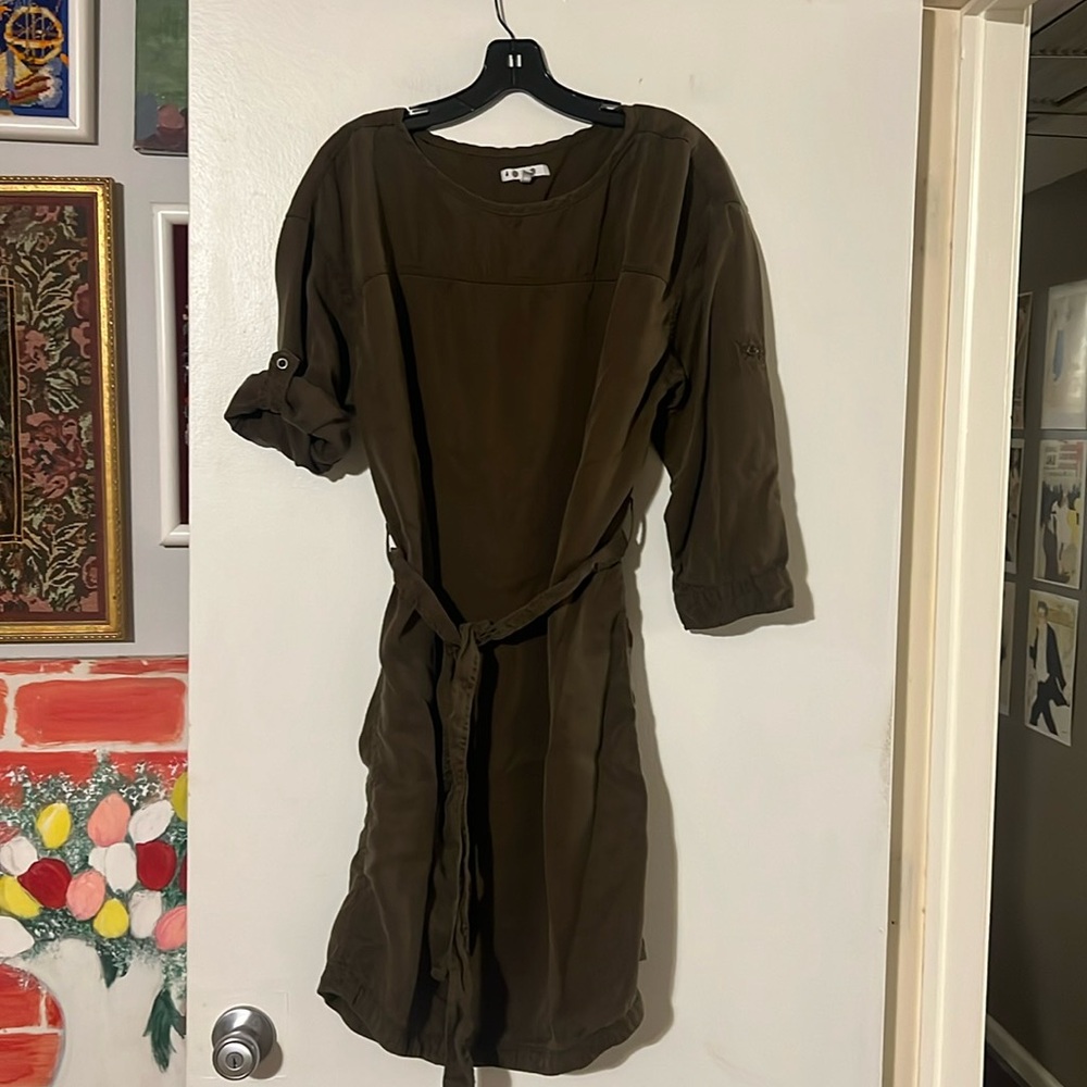 Three Dots brown dress with convertible sleeve.